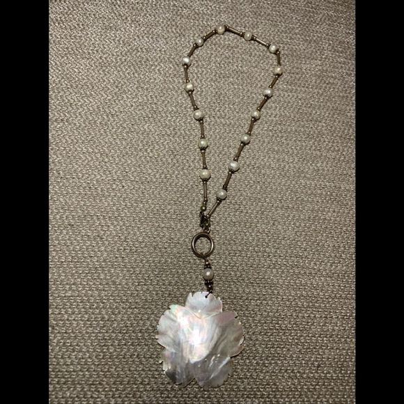 Beautiful freshwater pearl necklace with sterling silver accents - Picture 6 of 7